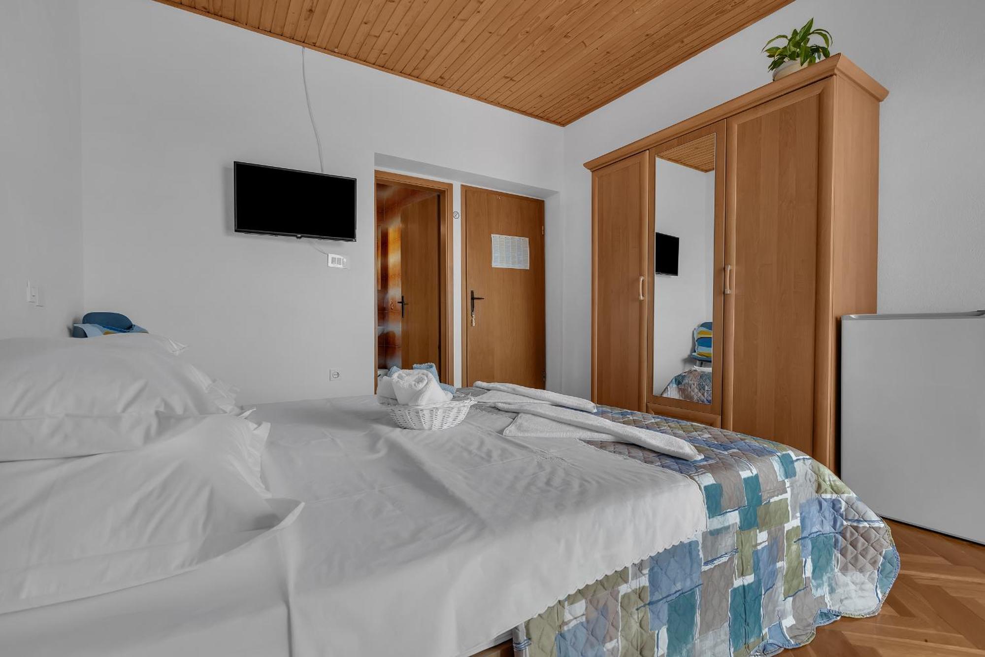Apartment And Rooms Mila Makarska Exterior photo
