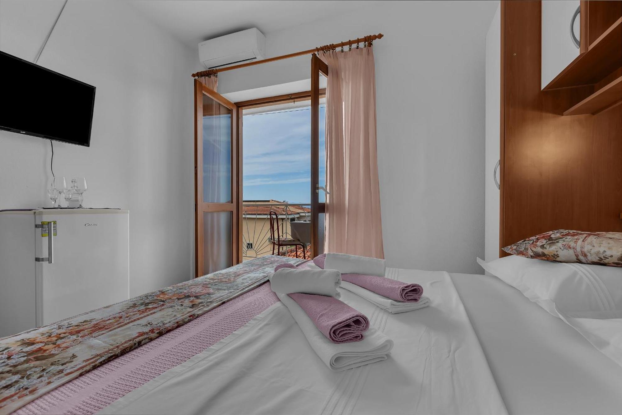 Apartment And Rooms Mila Makarska Exterior photo