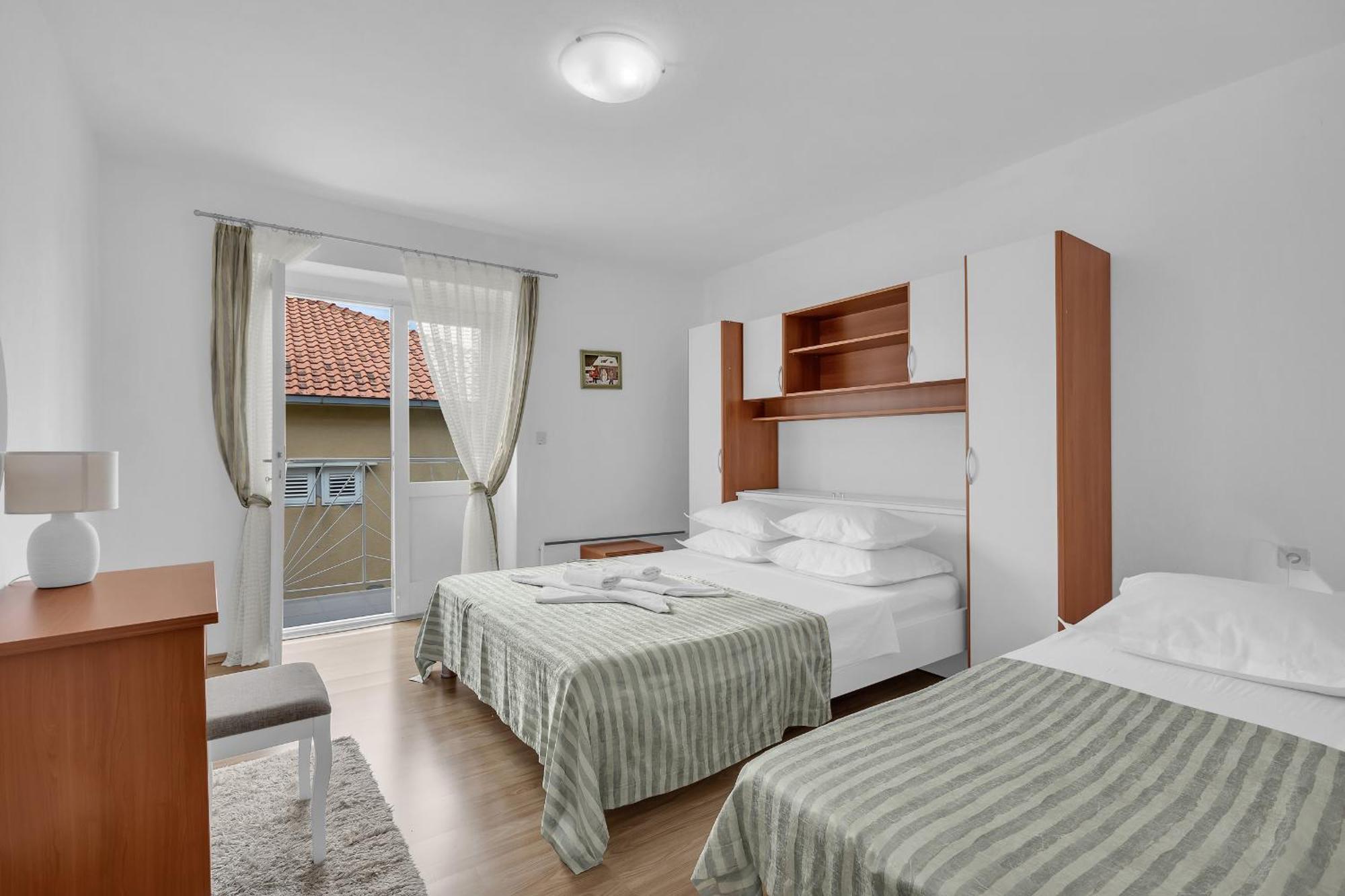 Apartment And Rooms Mila Makarska Exterior photo