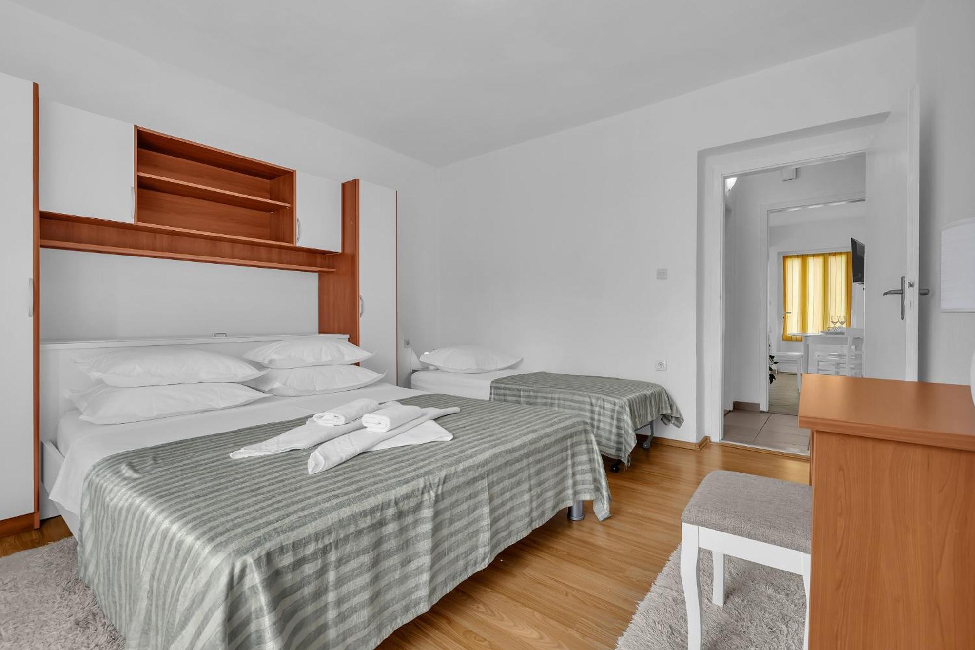 Apartment And Rooms Mila Makarska Exterior photo