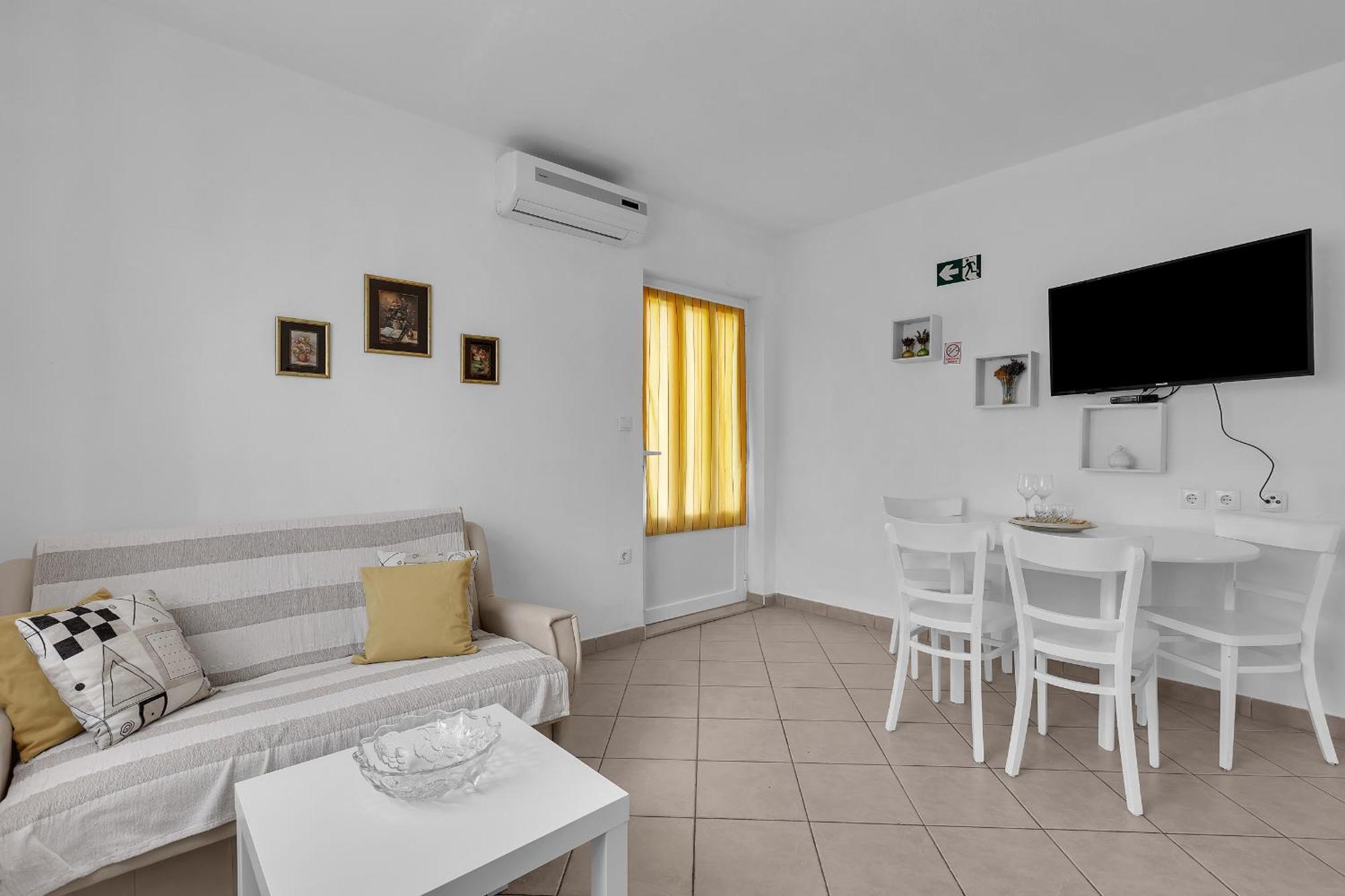 Apartment And Rooms Mila Makarska Exterior photo